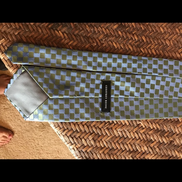 Geoffrey Beene Tie - Picture 2 of 5